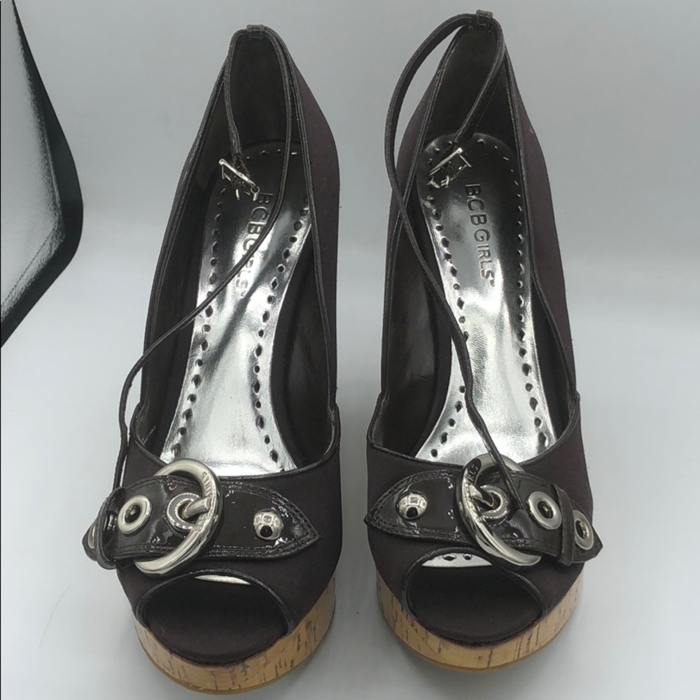 BCBG  WOMENS WEDGE HEELS